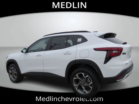 New 2026 Chevrolet Trax LT w/ LT Convenience Package FWD image 6