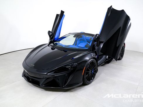 Used 2025 McLaren Artura Spider image 6