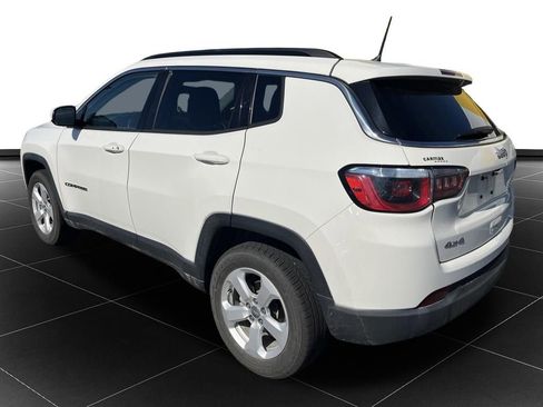 Used 2018 Jeep Compass Latitude w/ Cold Weather Group AWD/4WD image 3