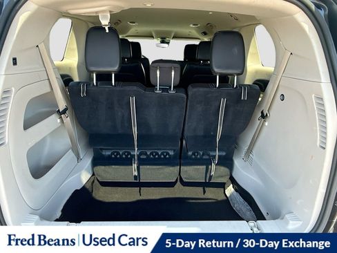 Used 2023 Chrysler Pacifica Touring-L FWD image 31