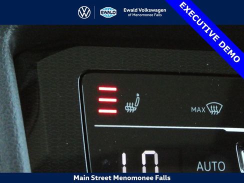 New 2025 Volkswagen Taos SE image 44