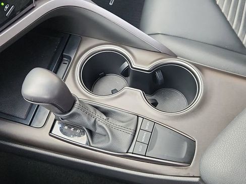 Used 2023 Toyota Camry SE image 15