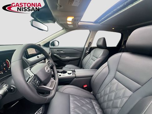 Used 2026 Nissan Rogue Platinum w/ Platinum Premium Package image 29