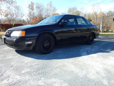 Used 1990 Ford Taurus SHO image 2