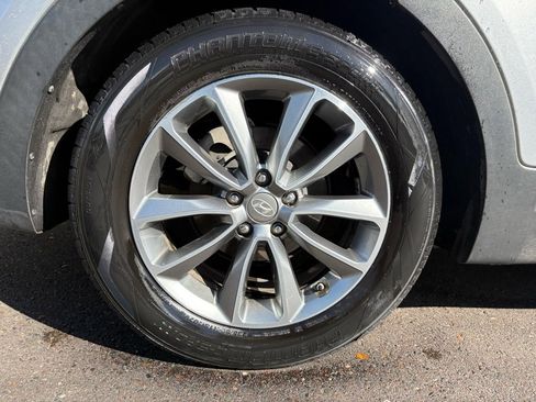 Used 2019 Hyundai Santa Fe XL SE image 5