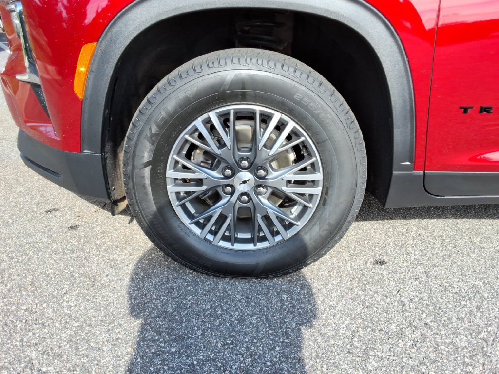 Certified 2026 Chevrolet Traverse LT w/ Driver Confidence Package FWD image 10