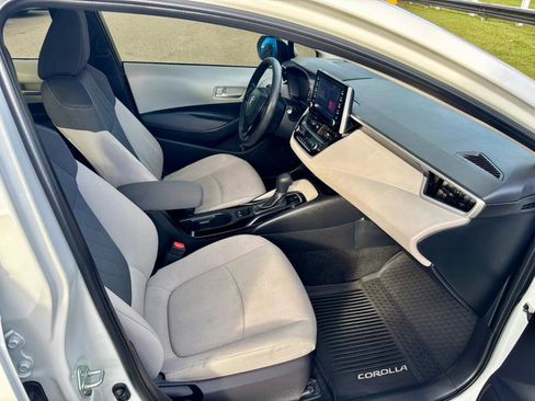 Used 2020 Toyota Corolla LE image 12