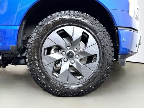 Used 2022 Ford F150 Lightning Lariat image 54