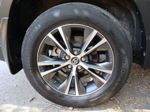 Used 2018 Toyota Highlander Plus AWD/4WD image 45