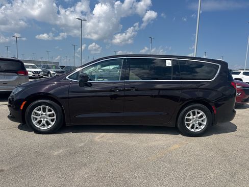 Used 2017 Chrysler Pacifica Touring FWD image 6