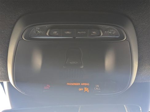 Used 2021 Volvo XC40 T5 R-Design w/ Climate Package image 21