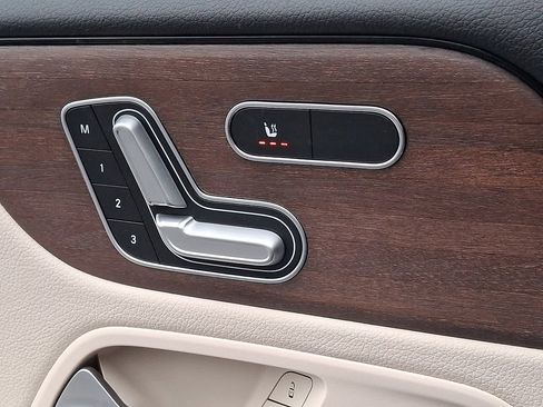 Used 2020 Mercedes-Benz GLB 250 4MATIC image 22