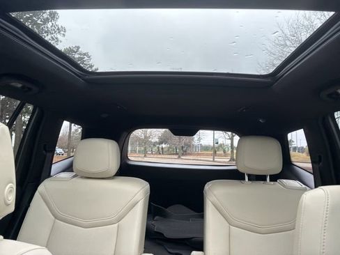 Used 2025 Cadillac XT6 Sport w/ Technology Package image 34