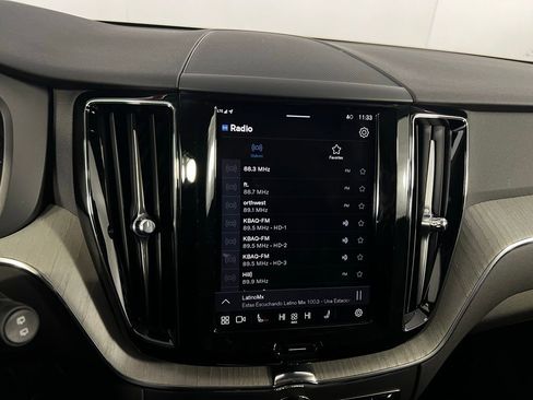 Used 2025 Volvo XC60 B5 Plus image 19