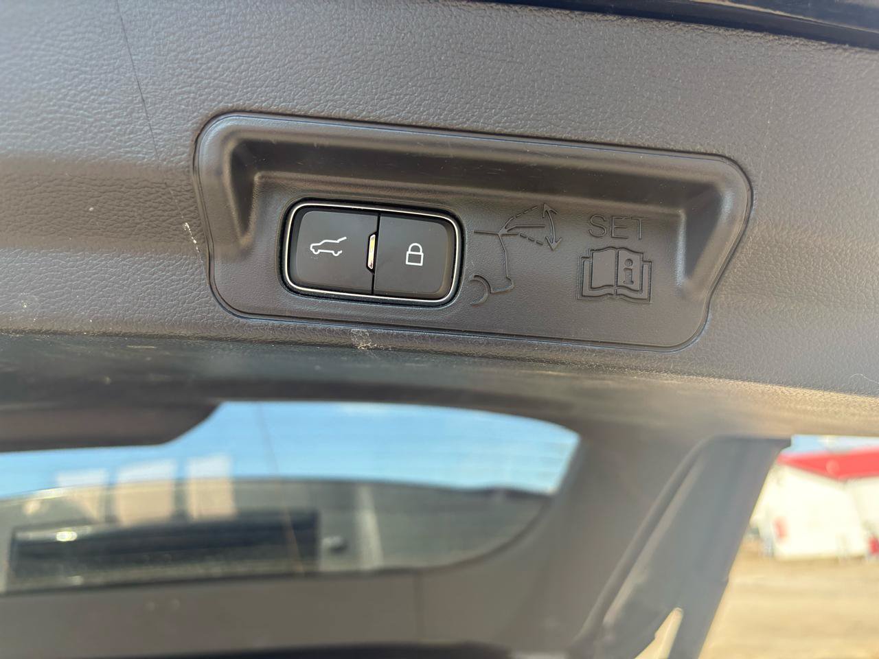 Certified 2022 Ford Explorer XLT RWD image 55
