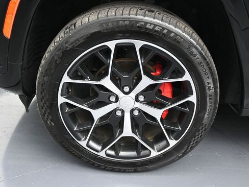 Used 2023 Jeep Grand Cherokee Summit image 9