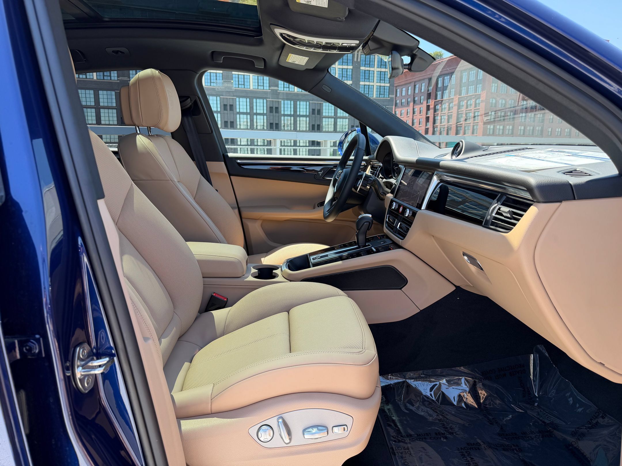 Used 2026 Porsche Macan AWD/4WD image 15