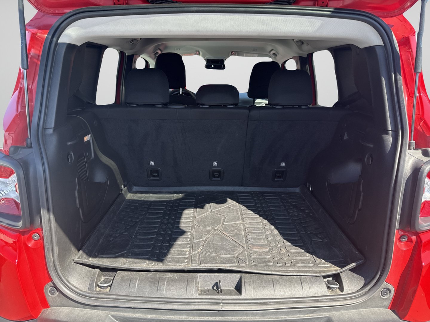 Used 2023 Jeep Renegade Latitude AWD/4WD image 7