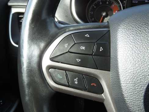 Used 2019 Jeep Cherokee Latitude Plus w/ Cold Weather Group image 21