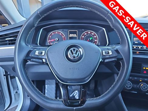 Used 2021 Volkswagen Jetta SE image 19
