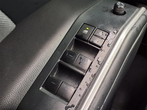Used 2022 Toyota Highlander L FWD image 23