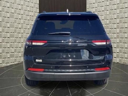Used 2023 Jeep Grand Cherokee Altitude AWD/4WD image 7