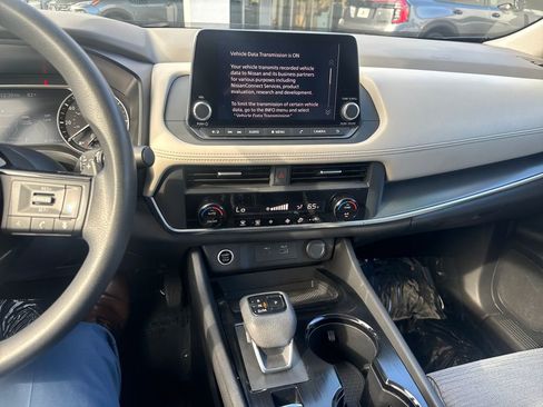 Certified 2023 Nissan Rogue SV FWD image 18