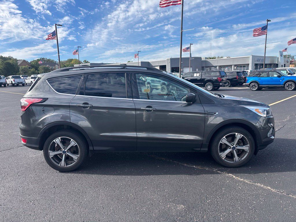Used 2017 Ford Escape SE w/ Equipment Group 201A AWD/4WD image 4