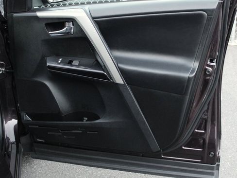 Used 2017 Toyota RAV4 Limited image 18