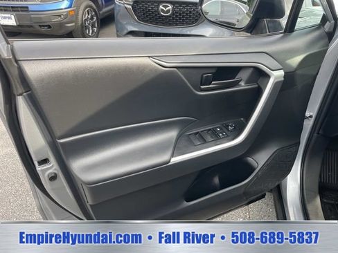 Used 2023 Toyota RAV4 LE AWD/4WD image 17
