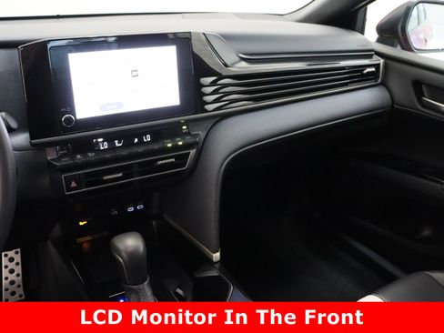 Used 2025 Toyota Camry SE w/ Convenience Package image 16