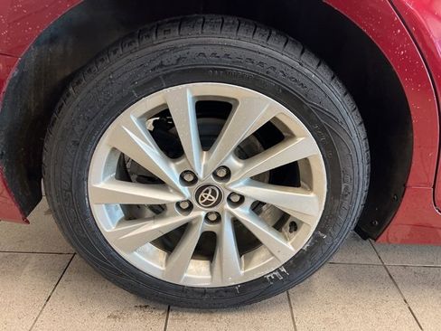 Used 2021 Toyota Camry LE image 10