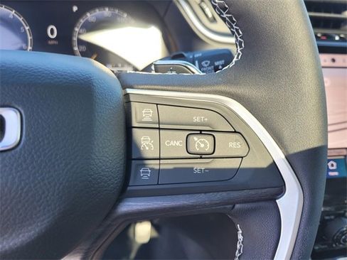 New 2025 Jeep Grand Cherokee Limited w/ Luxury Tech Group II image 32