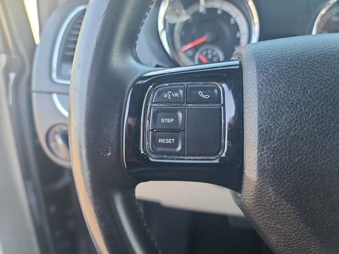 Used 2016 Dodge Grand Caravan SE image 17