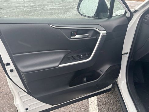 Used 2025 Toyota RAV4 XLE image 20