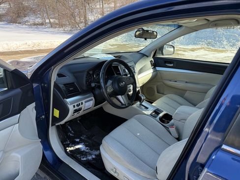 Used 2011 Subaru Outback 2.5i Premium w/ All-Weather Pkg image 12