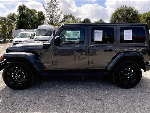 Used 2025 Jeep Wrangler Sahara AWD/4WD image 29