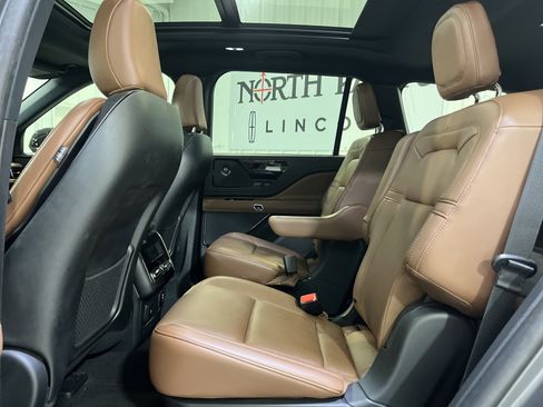 Used 2023 Lincoln Aviator Reserve w/ Elements Package Plus image 9