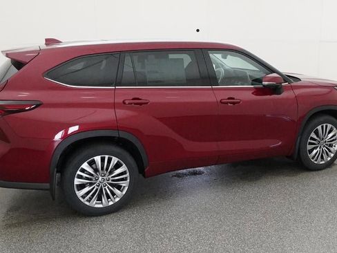 New 2026 Toyota Highlander Platinum AWD/4WD image 10