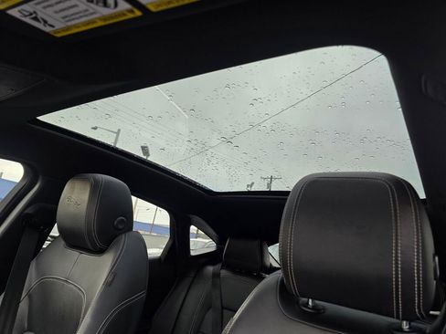 Used 2018 Jaguar E-PACE R-Dynamic HSE image 31