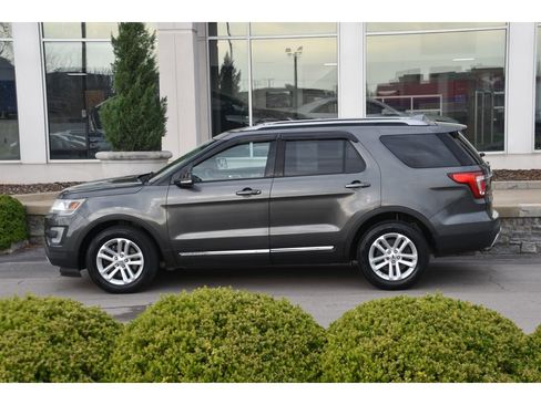 Used 2017 Ford Explorer XLT w/ Equipment Group 201A image 7