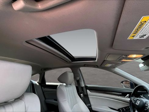 Used 2018 Honda Accord Touring image 11