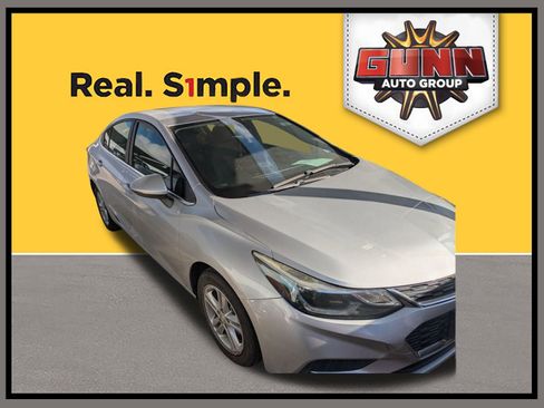 Used 2017 Chevrolet Cruze LT image 1