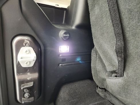 Used 2025 Jeep Wrangler Sport image 28