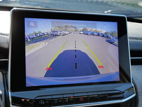 Used 2024 Jeep Compass Latitude image 35