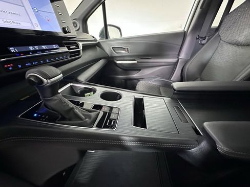 Certified 2023 Toyota Sienna XSE image 34