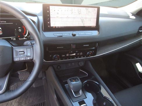 Used 2025 Nissan Rogue Platinum w/ Platinum Premium Package AWD/4WD image 19