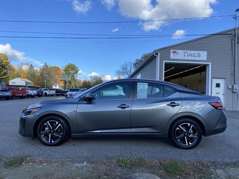 Used 2024 Nissan Sentra SV image 2