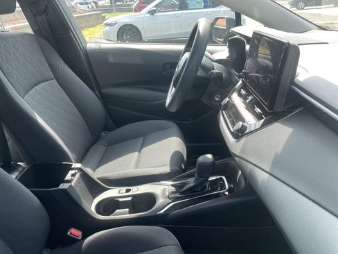 Used 2025 Toyota Corolla LE FWD image 6