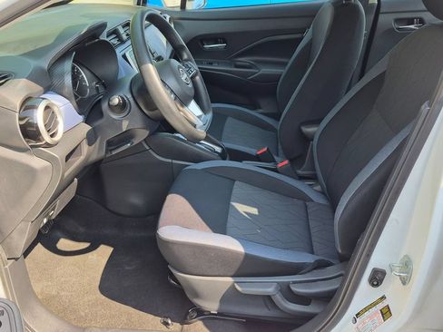 Used 2023 Nissan Versa SV FWD image 11